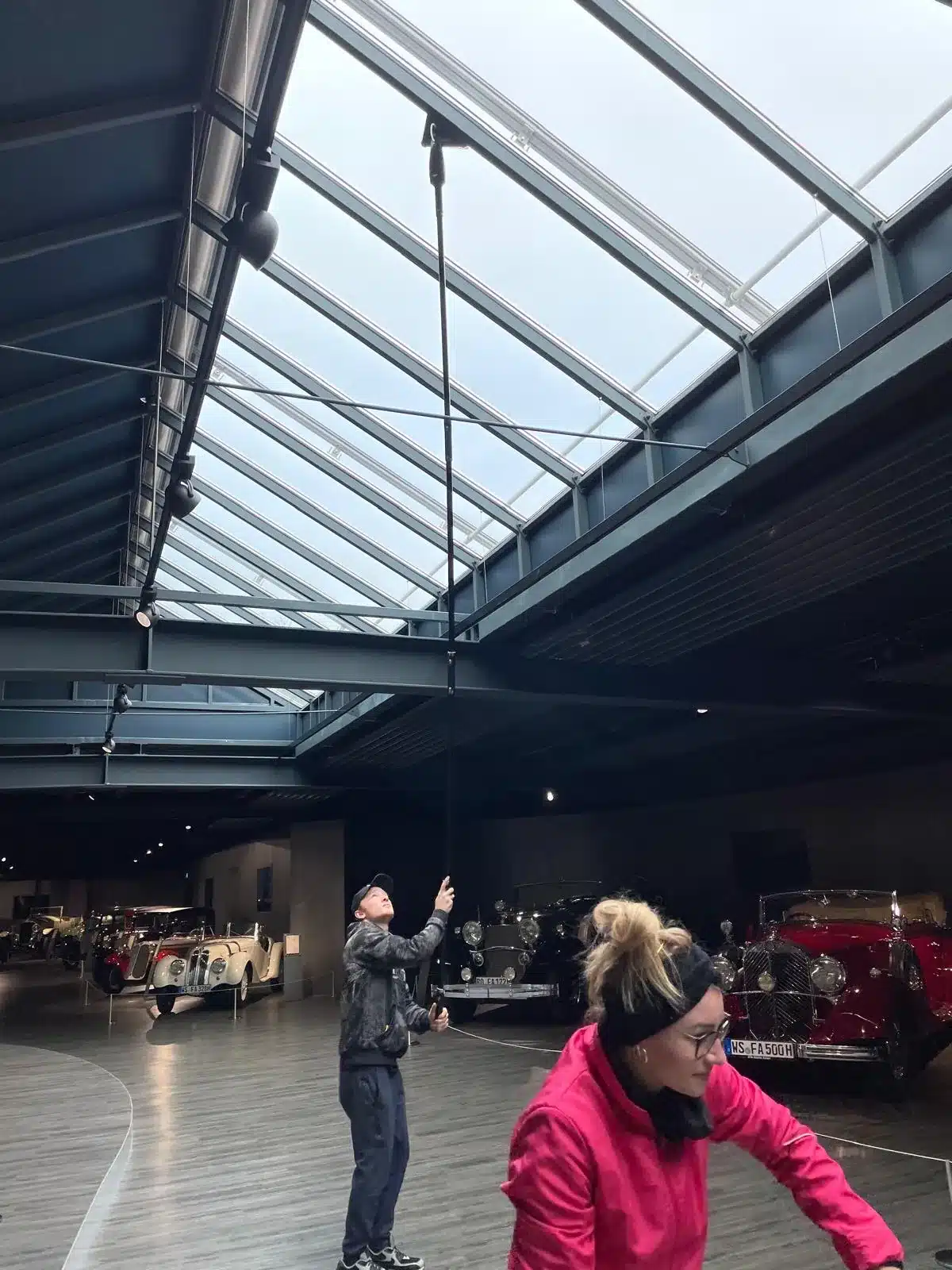Glasdachreinigung mit Teleskopstange im Automuseum EFA Mobile Zeiten in Amerang