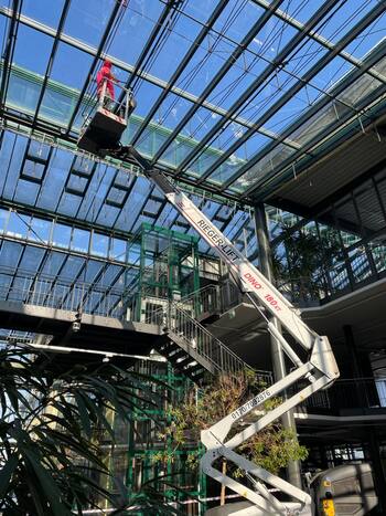 Glasdachreinigung im Fliegl Gewerbepark in Kirchdorf